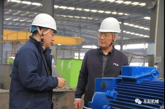 河南工業(yè)大學(xué)機(jī)電工程學(xué)院院長(zhǎng)、碩士研究生導(dǎo)師惠延波教授等一行蒞臨東起集團(tuán)參觀考察